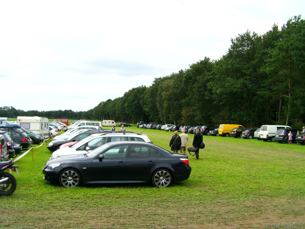 Parkplatz beim Flugfest 2011
