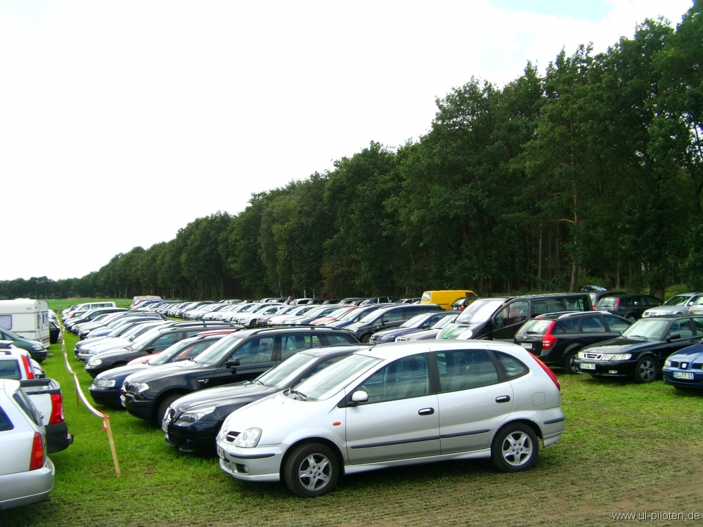 Parkplatz beim Flugfest 2011
