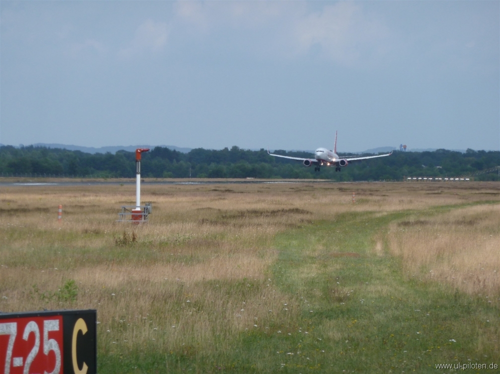 Zuerst noch die 737 landen lassen...