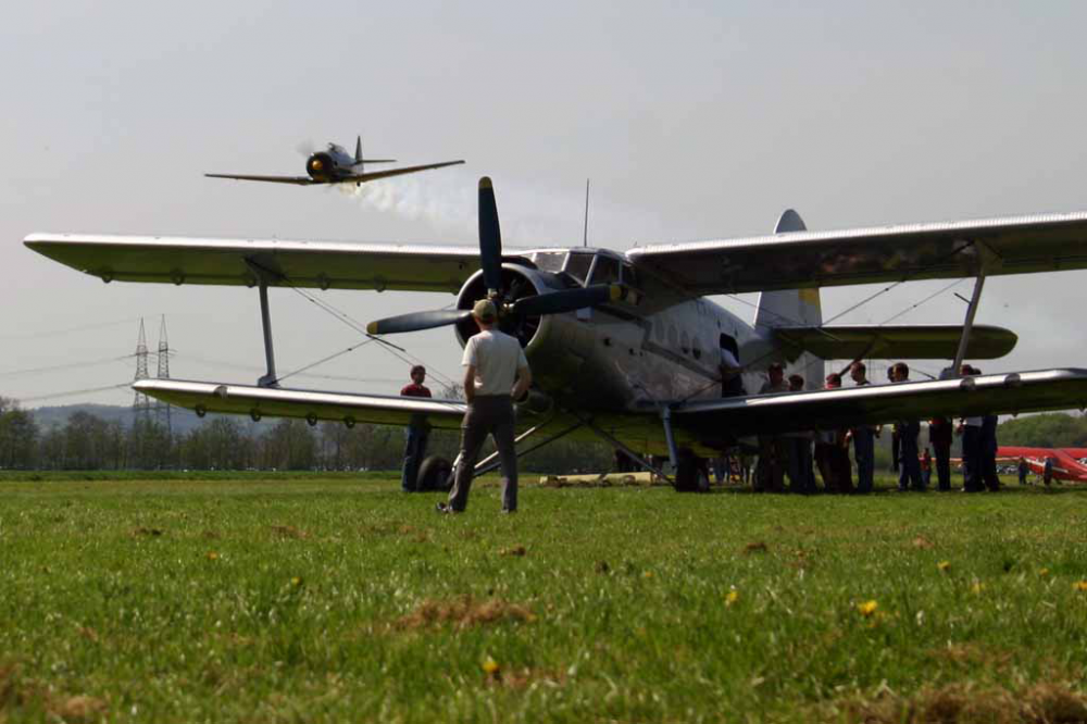 Antonov AN-2 "Anna" + T6